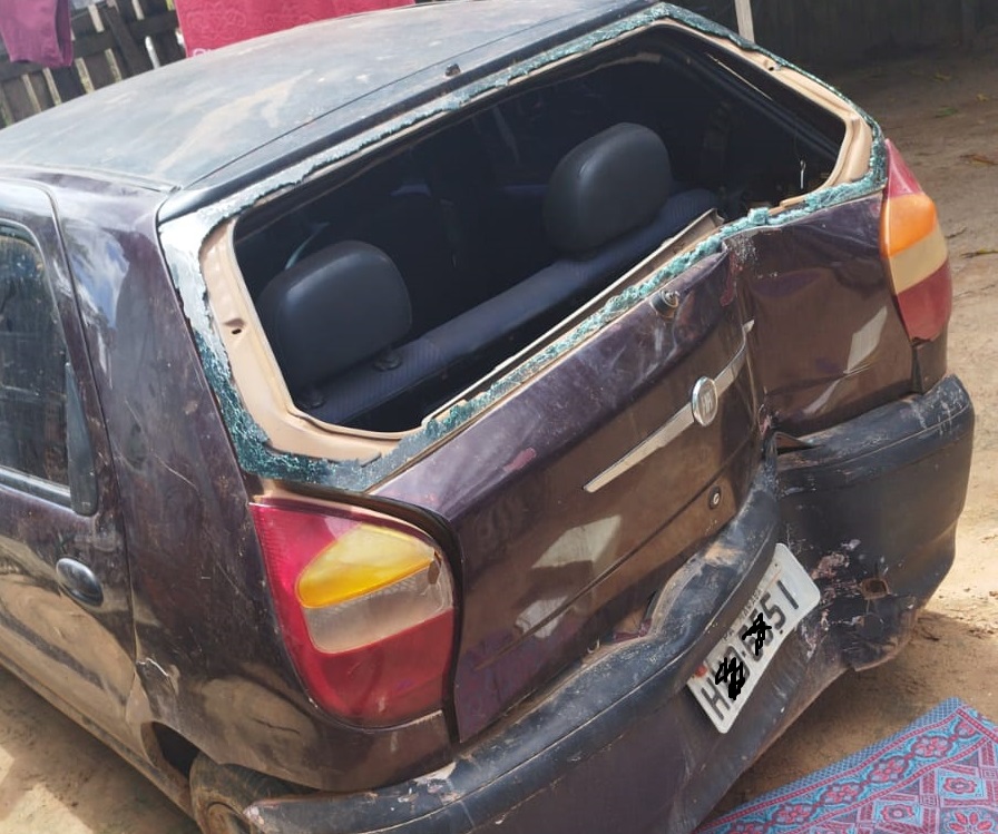 Carro utilizado pelos suspeitos