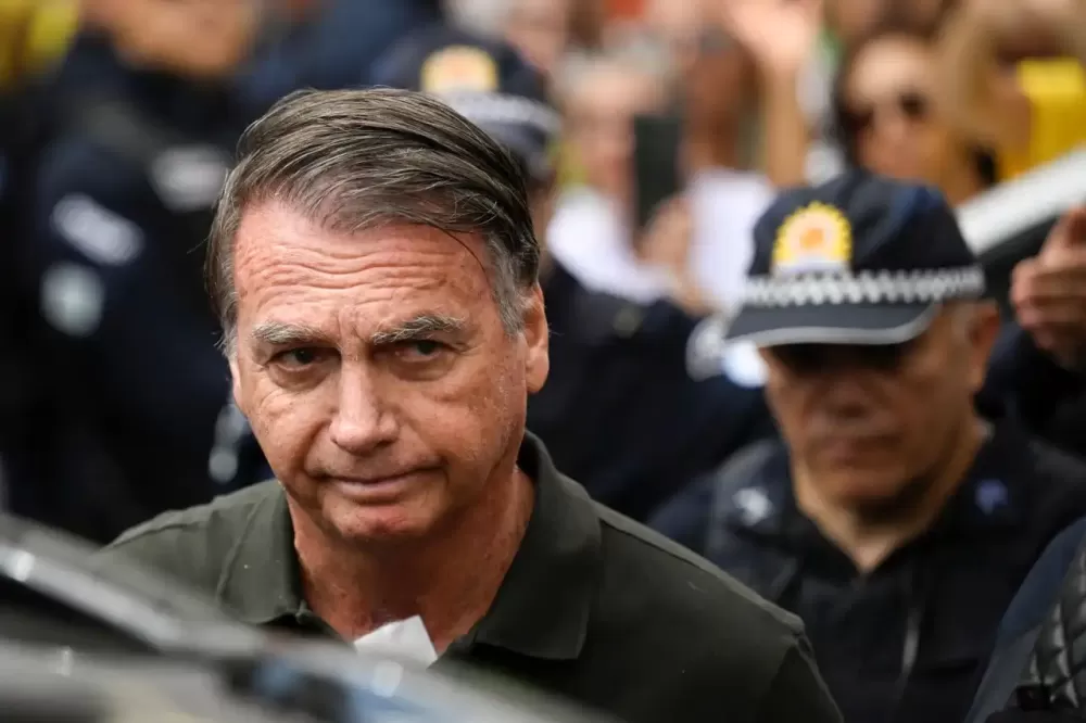 Defesa de Bolsonaro pede ao STF tratamento com estímulos elétricos no crânio na Papudinha
