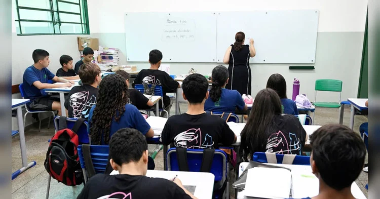 Nova realidade dos jovens no Pará: estudar e trabalhar virou prioridade