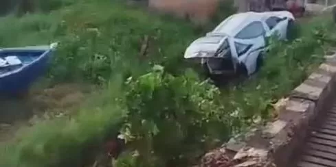 Carro funerário cai de ponte em Augusto Corrêa