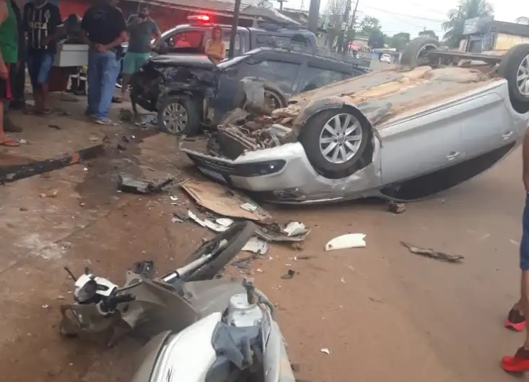 Acidente deixa vários veículos destruídos em Altamira